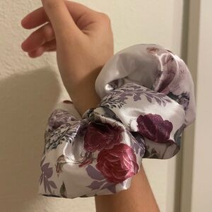 Kitsch x Bridgerton Jumbo Scrunchie
